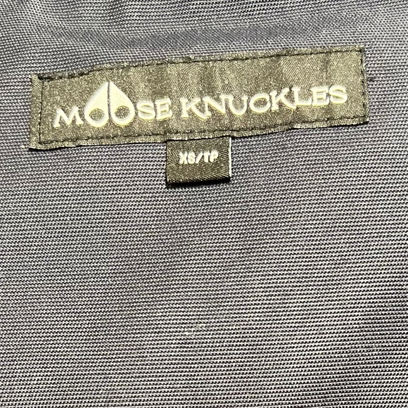 Moose Knuckles- Super warm, contemporary and sleek. - Picture 5 of 9